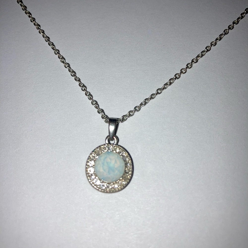 Silver Plated Opalescent Necklace 18”
